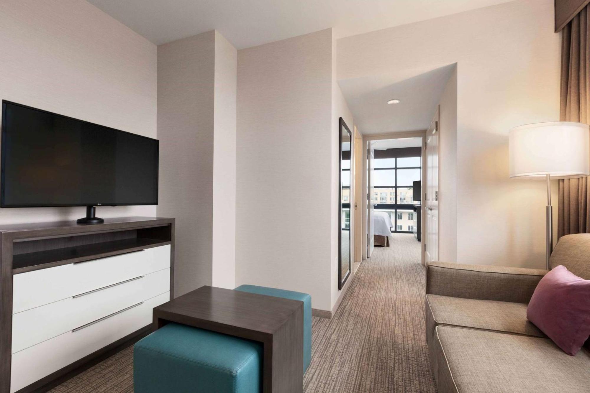 Hotel Homewood By Hilton Dc Convention Center 3*